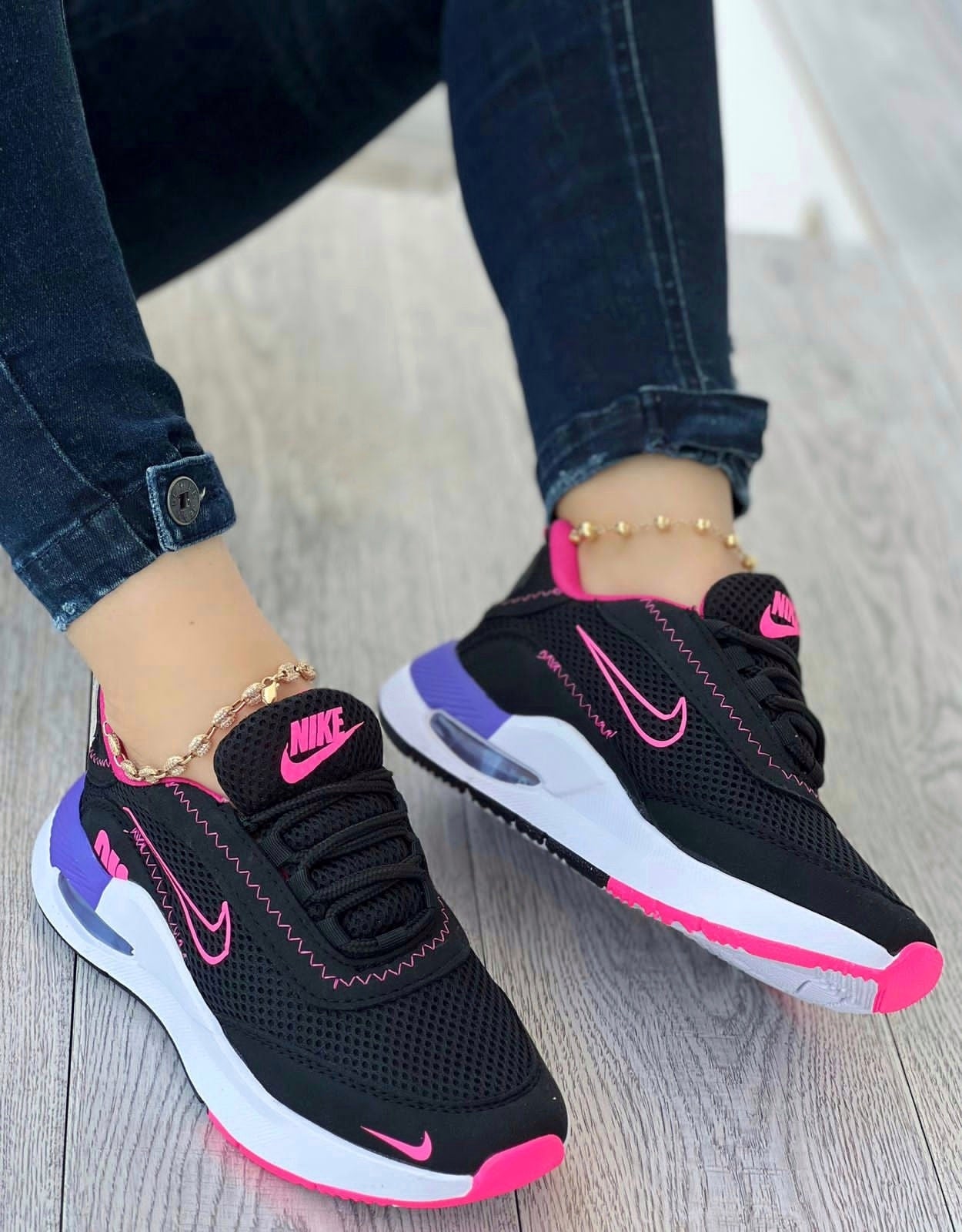 NIKE AIR